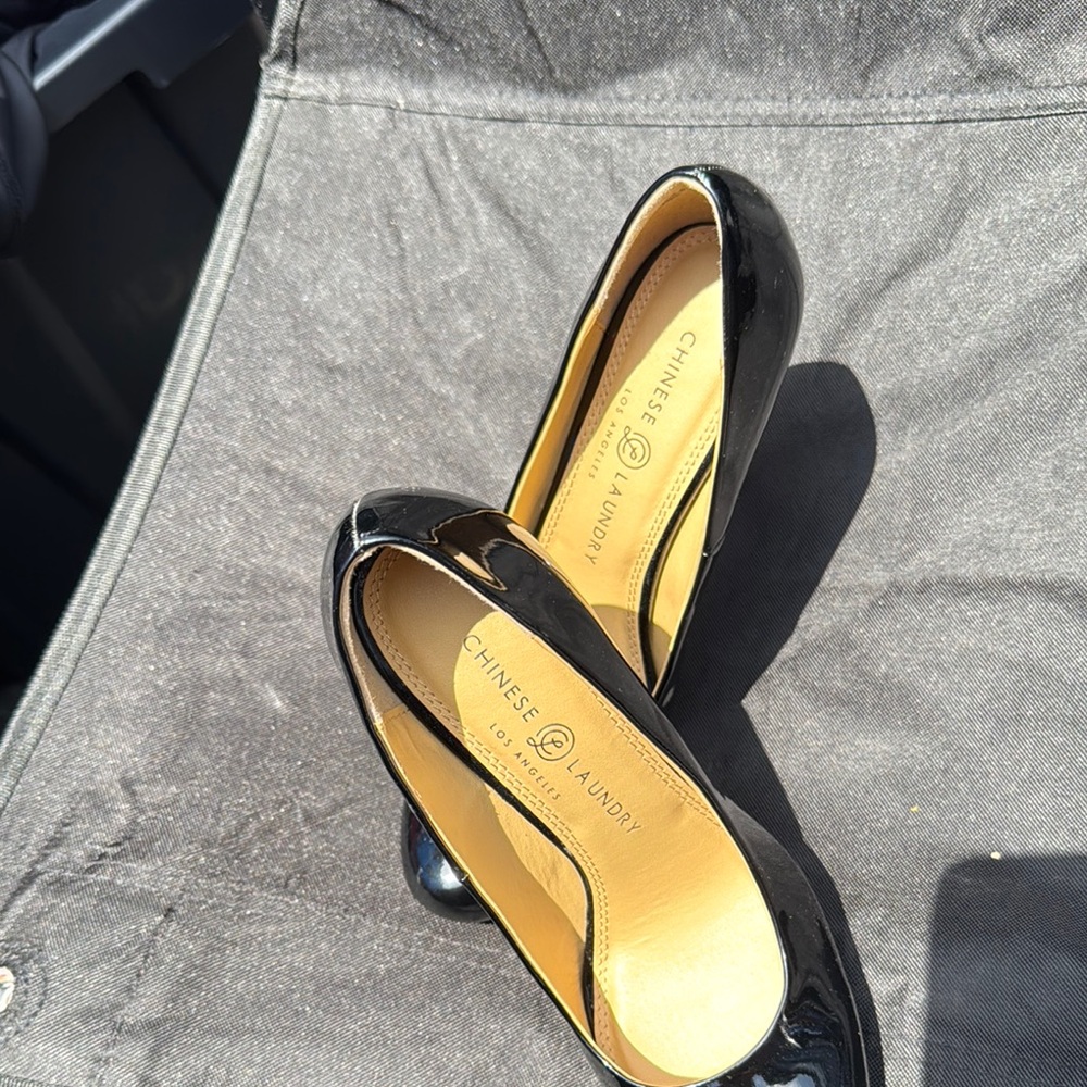 Chinese Laundry Black High Heeled Pumps - Picture 3 of 7